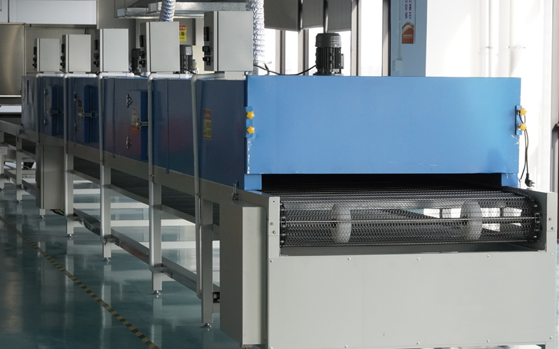 归壹新能源喷涂干燥自动流水线